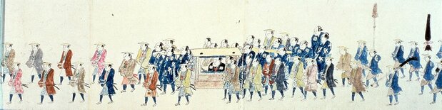 Rakusan-kō gyōretsu zukan, ilustración que representa la comitiva del daimio Date Yoshikuni, decimotercer señor del feudo de Sendai, conocido también como Rakusan, entrando por primera vez en sus dominios desde Edo, en 1842. La fastuosa comitiva tenía 1.577 integrantes. (Colección del Museo Municipal de Sendai)