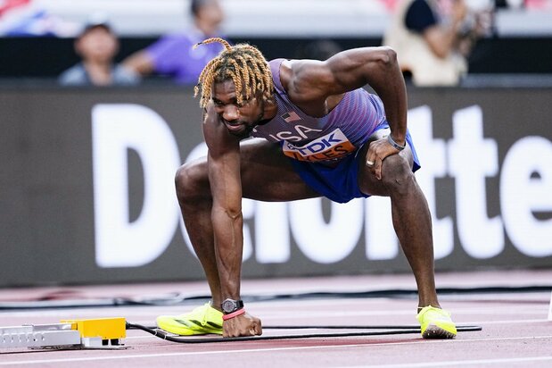 Lyles has his own Gear 2 moment ahead of the men’s 200-meter semifinal. (© Kyōdō)