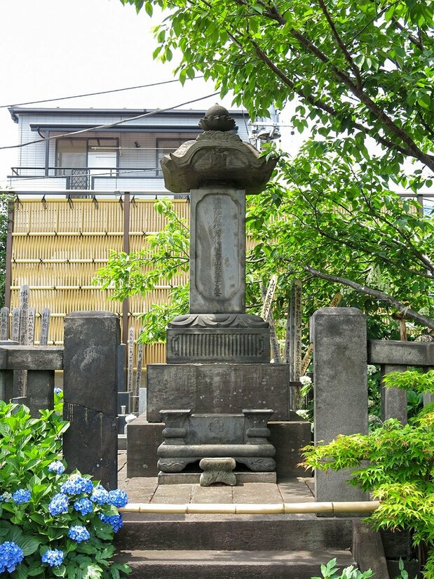 La tumba de Tanuma Okitsugu en el templo de Shōrinji. (Pixta)