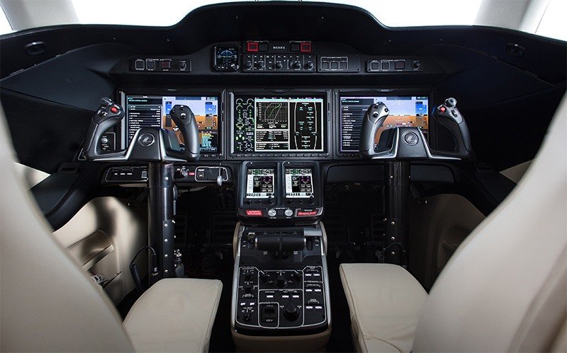 Пилотская кабина Honda Jet (фотография предоставлена компанией Honda)