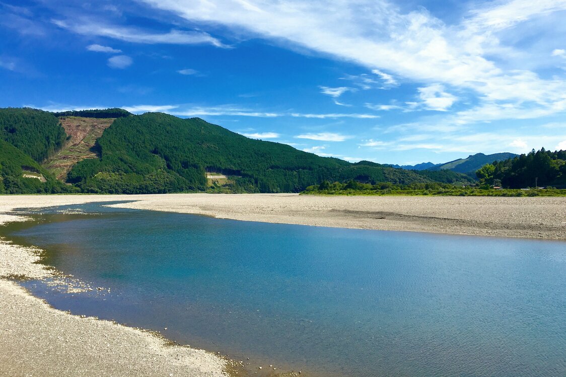 「川の参詣道」と呼ばれる熊野川　写真提供：公益社団法人 和歌山県観光連盟