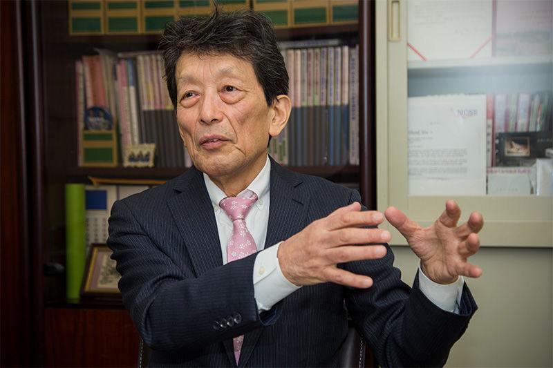 Asada Nobuyuki, secretario general de la Asociación Japonesa del Sakura.