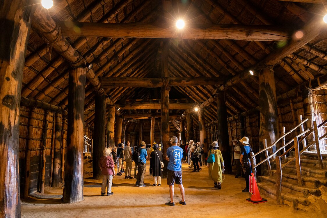 Tours include the inside of reconstructed pit dwelling and other structures, giving participants a close-up look at life in the Jōmon period.
