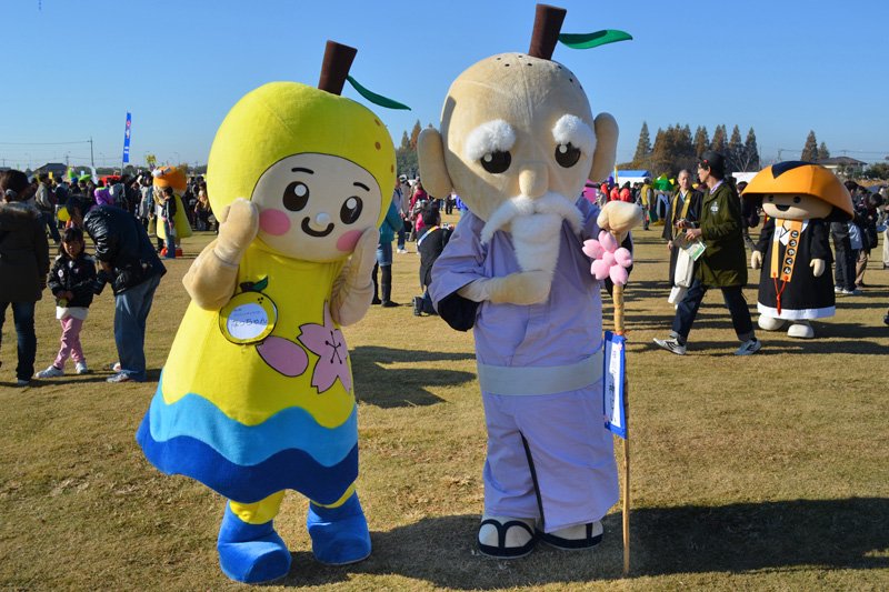 埼玉県神川町のことなら何でも知ってる仙人「神じい」と、神川名産の梨が好きな「なっちゃん」
