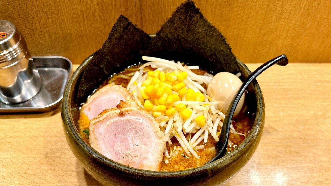 Les râmen de Do Miso utilisent des nouilles moelleuses fabriquées à la demande à partir de blé cultivé au Japon et de tapioca. (© Yamakawa Daisuke)