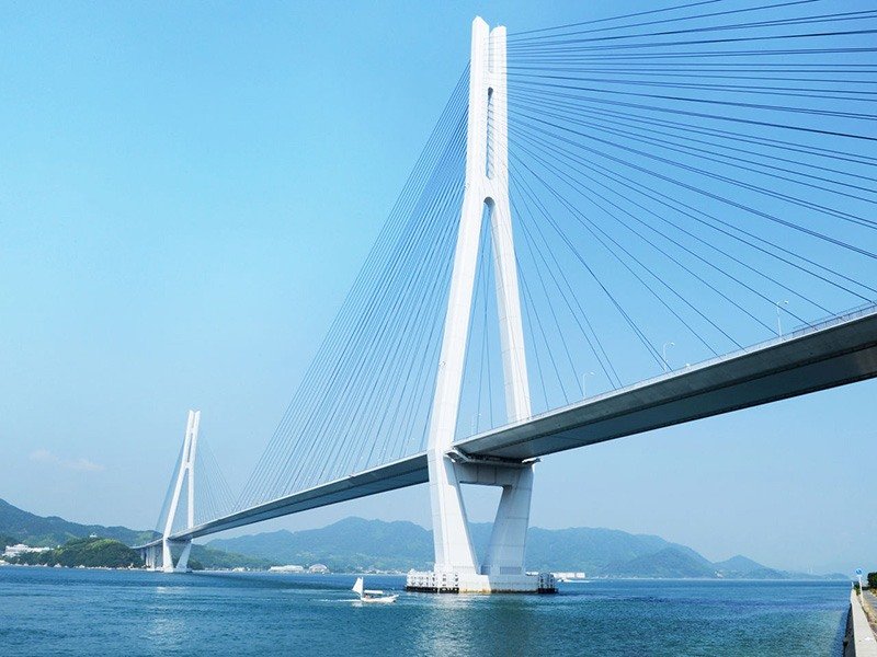 El gran puente Tatara une Ikuchijima, en la prefectura de Hiroshima, con Ōmishima, en la prefectura de Ehime