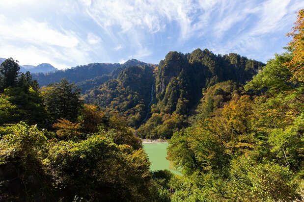 The six peaks of Dashiroppō visible in the distance.