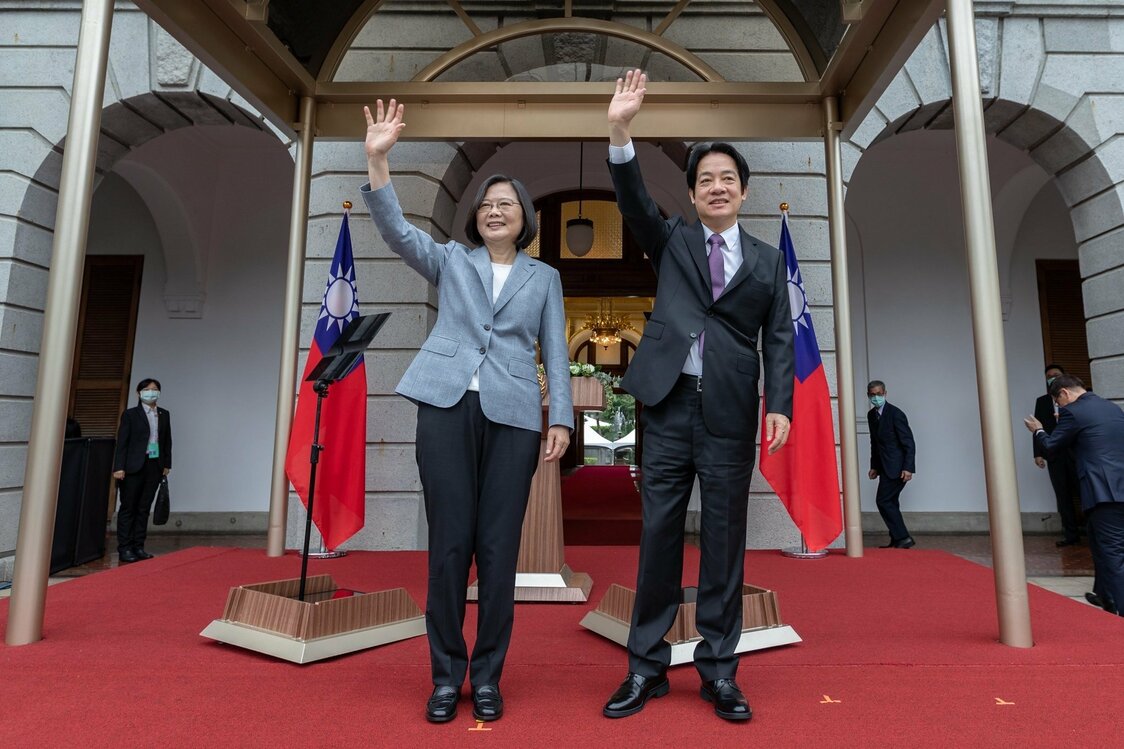蔡英文総統と新任の頼清徳副総統（中華民国総統府提供）
