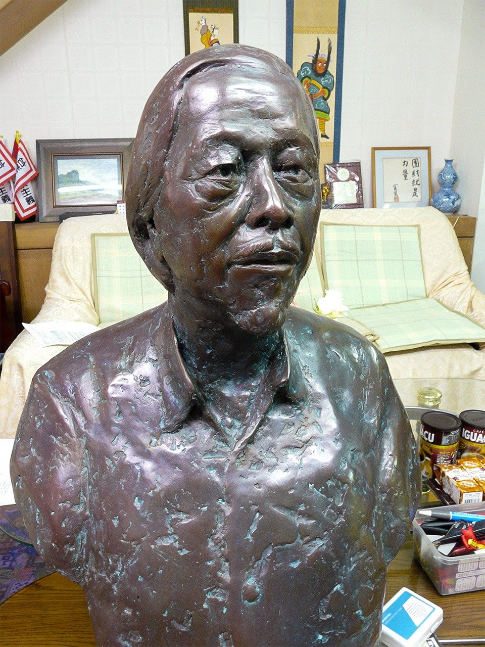 彫刻家・林文徳が2007年に作った史明さんの胸像（筆者撮影）