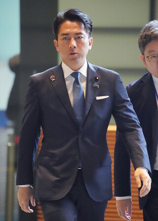 日本防衛大臣小泉進次郎5日進入位於東京永田町的首相官邸