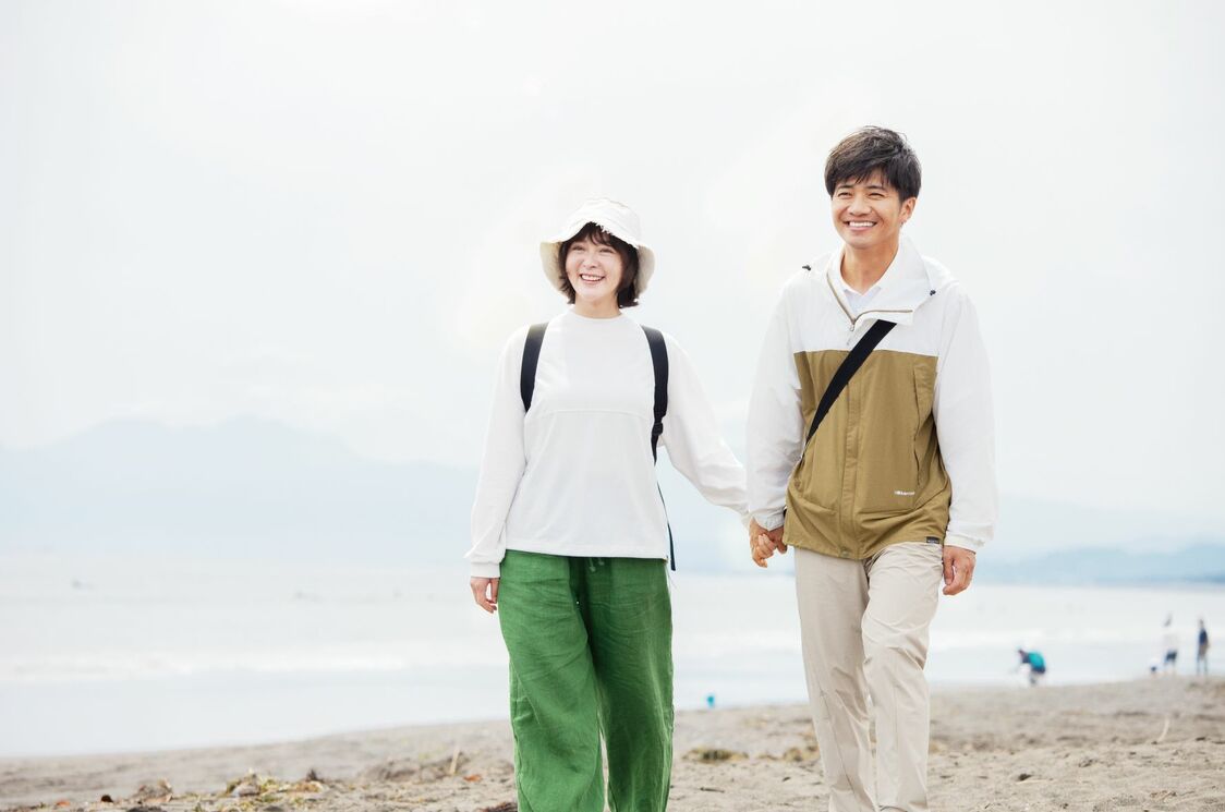 映画『オレンジ・ランプ』。和田演じる晃一は若年性認知症になり、妻・真央（貫地谷しほり）と二人三脚で困難を乗り越えていく　©2022「オレンジ・ランプ」製作委員会