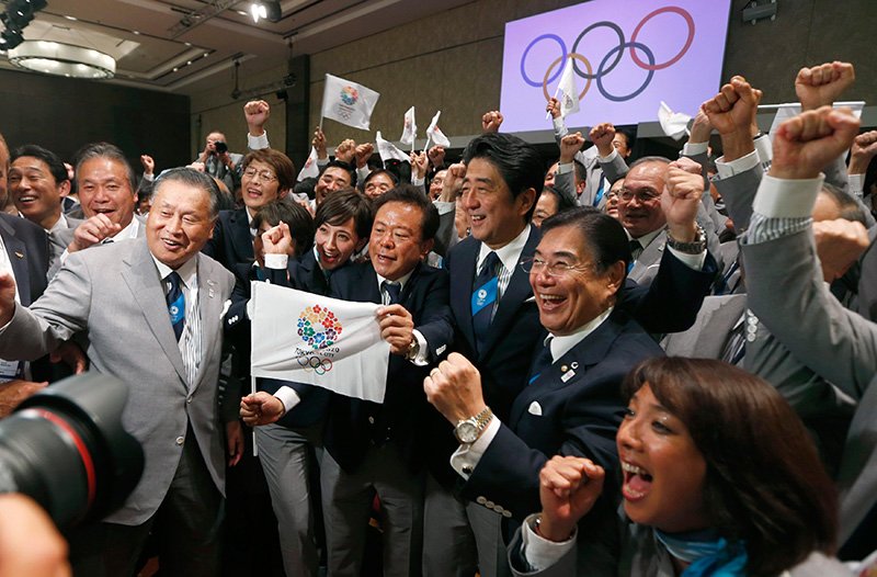 为获得2020年东京奥运会、残奥会主办权而欣喜若狂的申奥委员们（路透社/Aflo提供）