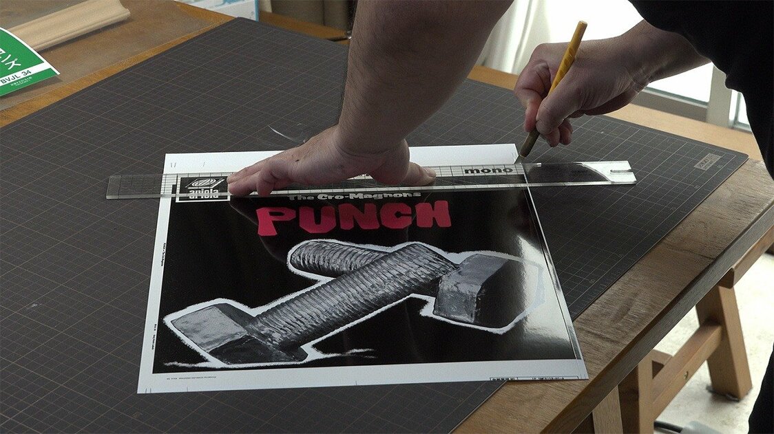 ザ・クロマニヨンズ「PUNCH」のジャケットデザインが完成するまでに密着　©2020「エポックのアトリエ」製作委員会