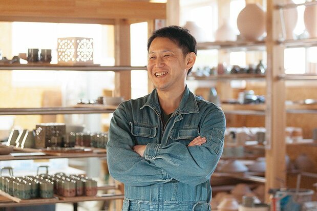 Sue Masanori is the tenth generation of the Suetoku family, a line of potters going back centuries.