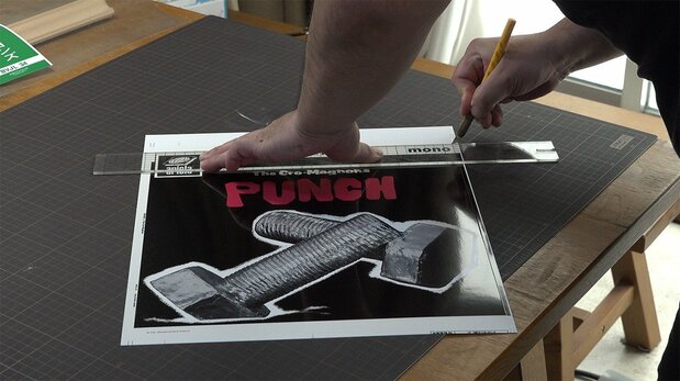 ザ・クロマニヨンズ「PUNCH」のジャケットデザインが完成するまでに密着 ©2020「エポックのアトリエ」製作委員会