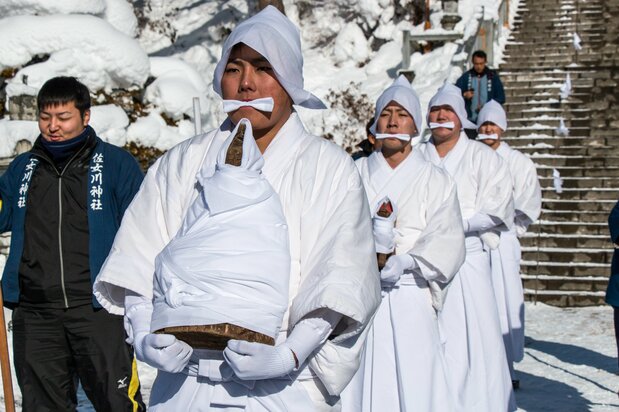 Only once they have endured the ablutions are the men allowed to carry the goshintai. (© Haga Library)