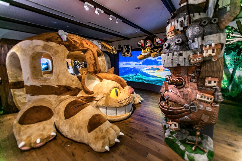 2011年「ねこバスから見た風景展」から、大人も乗れるネコバス