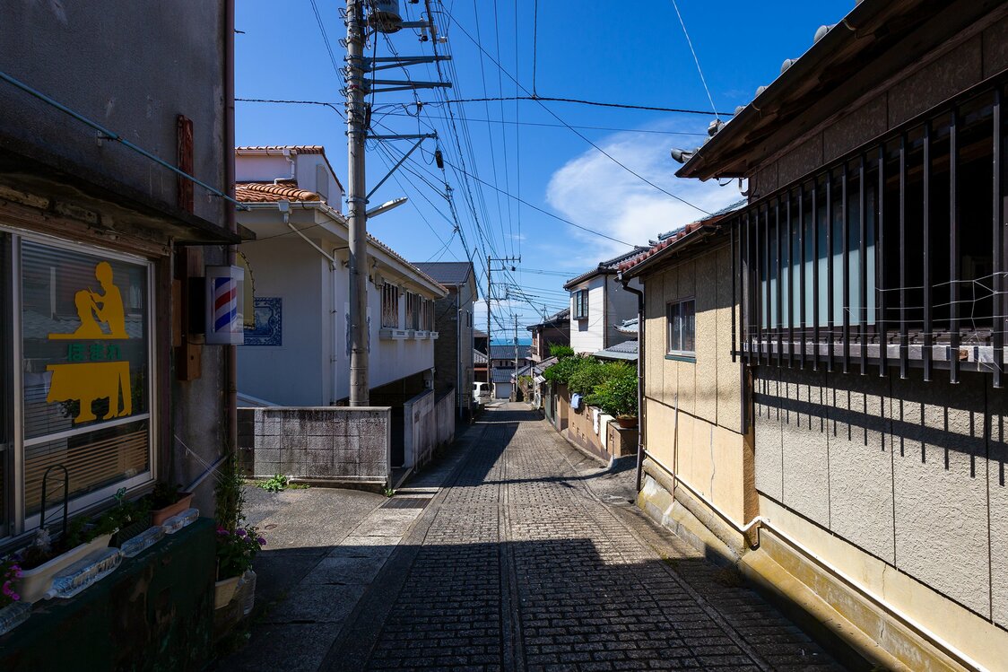 外川的“一心通”是一条颇具风情的石板坡道