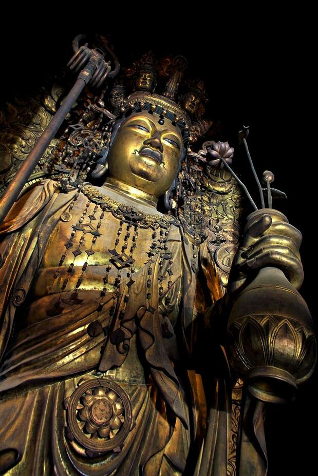 西国三十三所观音灵场中的第八座寺院长谷寺的主佛“十一面观世音菩萨”(图片:长谷寺)