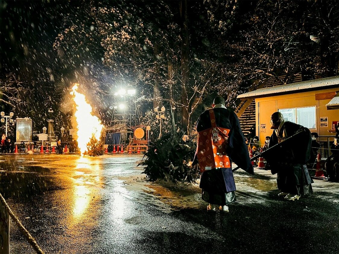 延历寺的僧侣正在为鬼追式做准备