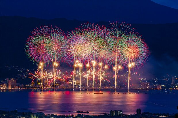 诹访湖节湖上烟花大会(图片:PIXTA)