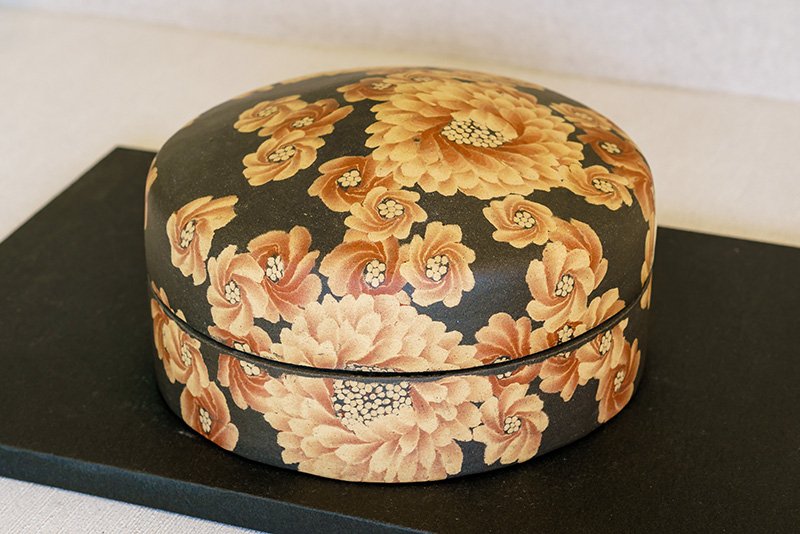 “绞胎花纹陶筥”