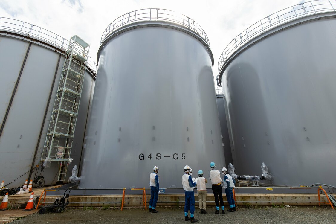 Los gigantescos tanques de más de diez metros de altura en los que se almacena el agua tratada se llenan a un ritmo de uno por semana.