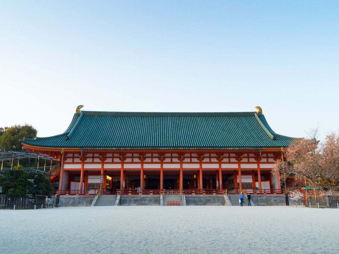 バスで行くのが便利な平安神宮