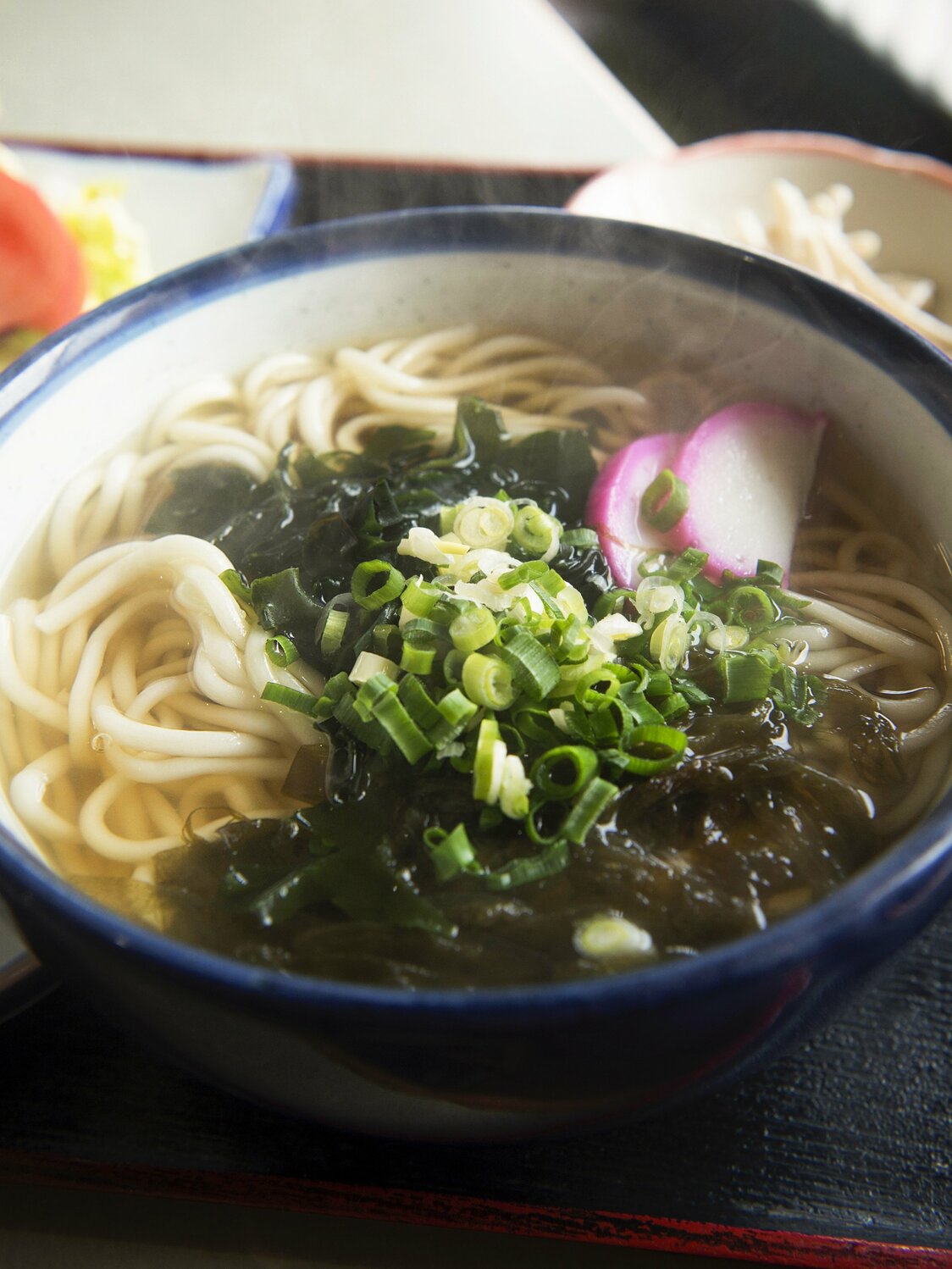 Gotō udon noodles contain camellia oil, which makes them very chewy.