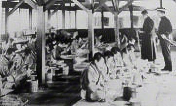 明治時代初期の受刑者の作業風景