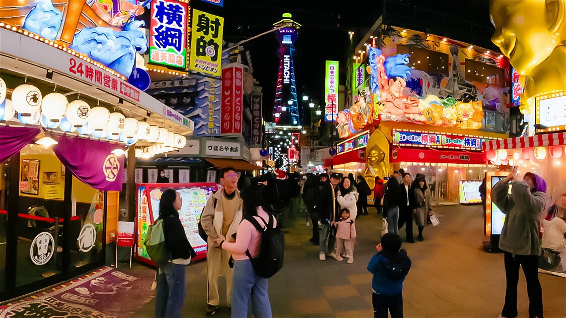 熙熙攘攘的新世界商店街