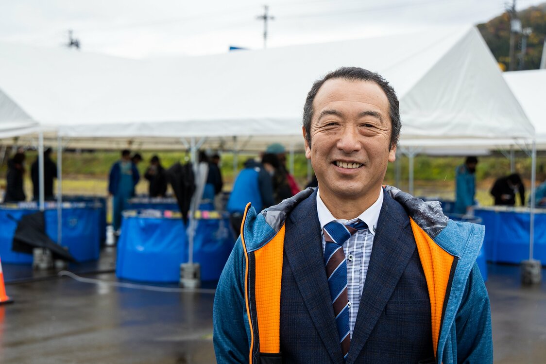 野上養鯉場を経営する野上会長。県内最大規模の大日養鯉場とは親戚関係だという