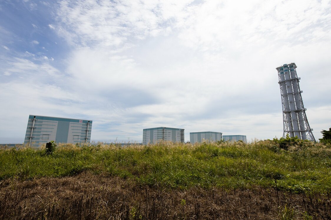 La central de Fukushima Dai-ni, que consiguió llevar a buen término la parada fría de los reactores. A diferencia de la central vecina, que sufrió varias explosiones, ha conservado los edificios de los reactores intactos. (Imagen tomada en septiembre de 2020).