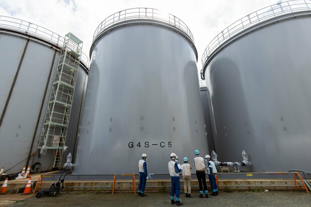 処理水を保管している高さ10メートル超の巨大タンク。タンク1基が1週間で満水になるという