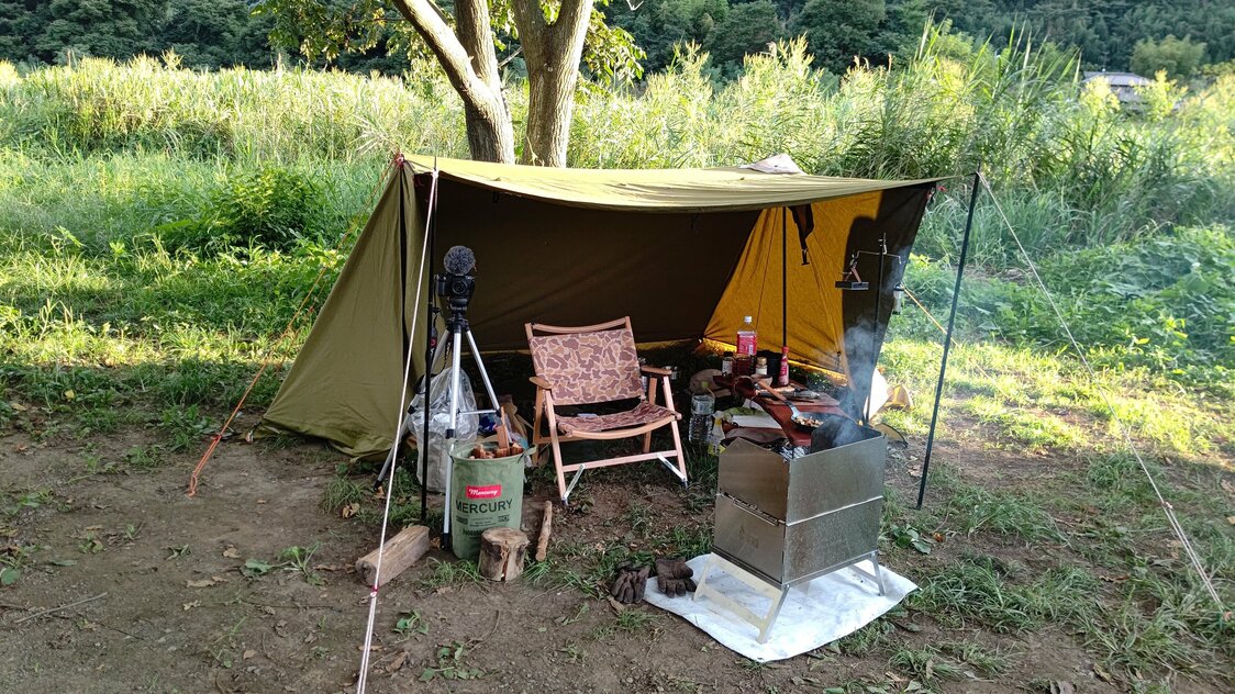 A standard solo camping setup. Digging into the details allows campers to bring their own touches to their gear. (© Sakurai Nobuki)