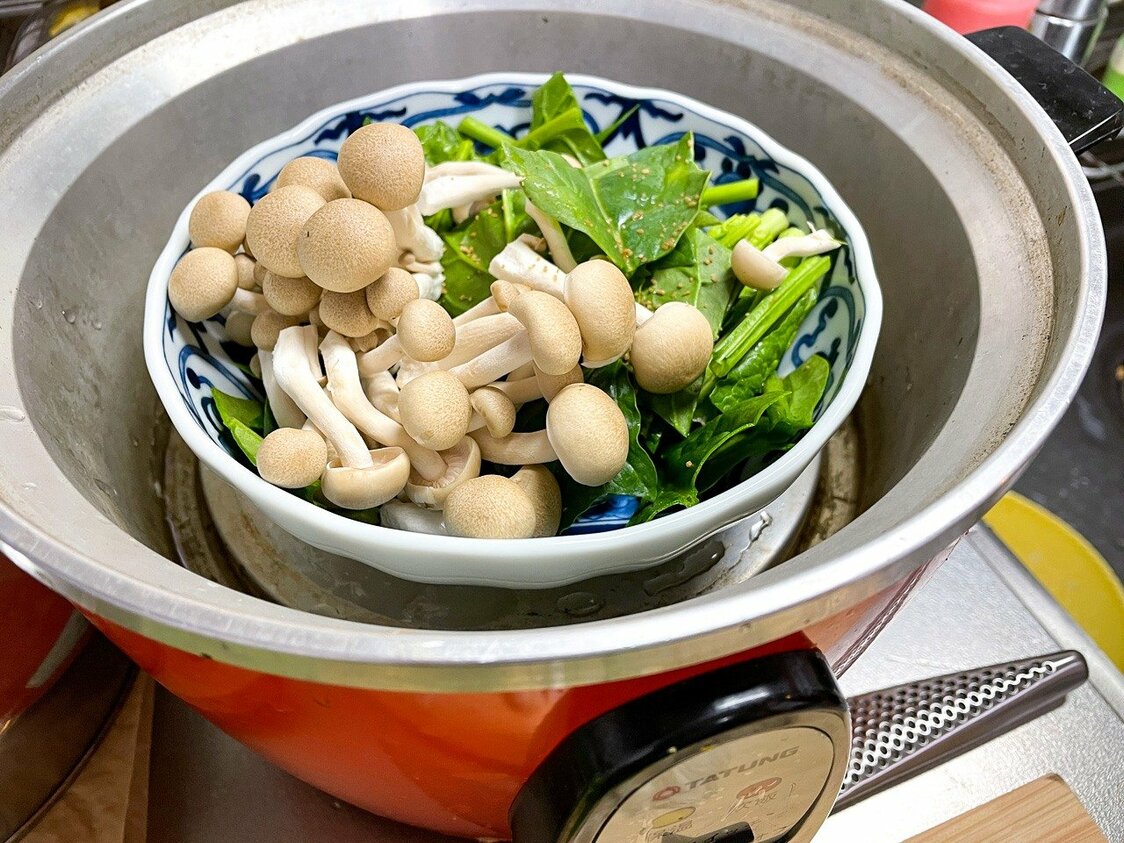 食材の入ったお皿をセットして、出来上がったらそのまま食卓へ
