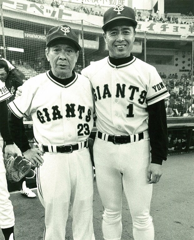 呉昌征（左）と王貞治（石井昌博さん提供）