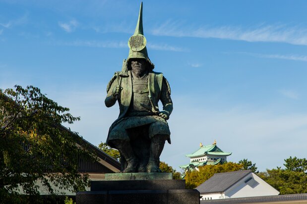 名古屋城正門近く、名古屋能楽堂前にある加藤清正像
