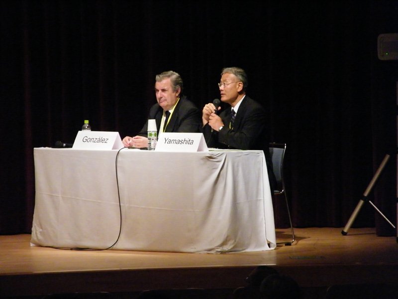La sixième séance du colloque a été coprésidée par Abel Julio Gonzáles, de la Commission internationale pour la protection radiologique, et Yamashita Shunichi, de la Faculté de médecine de Fukushima.
