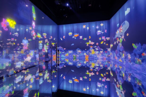 自分で色塗りした絵が泳ぎ出す「スケッチオーシャン」