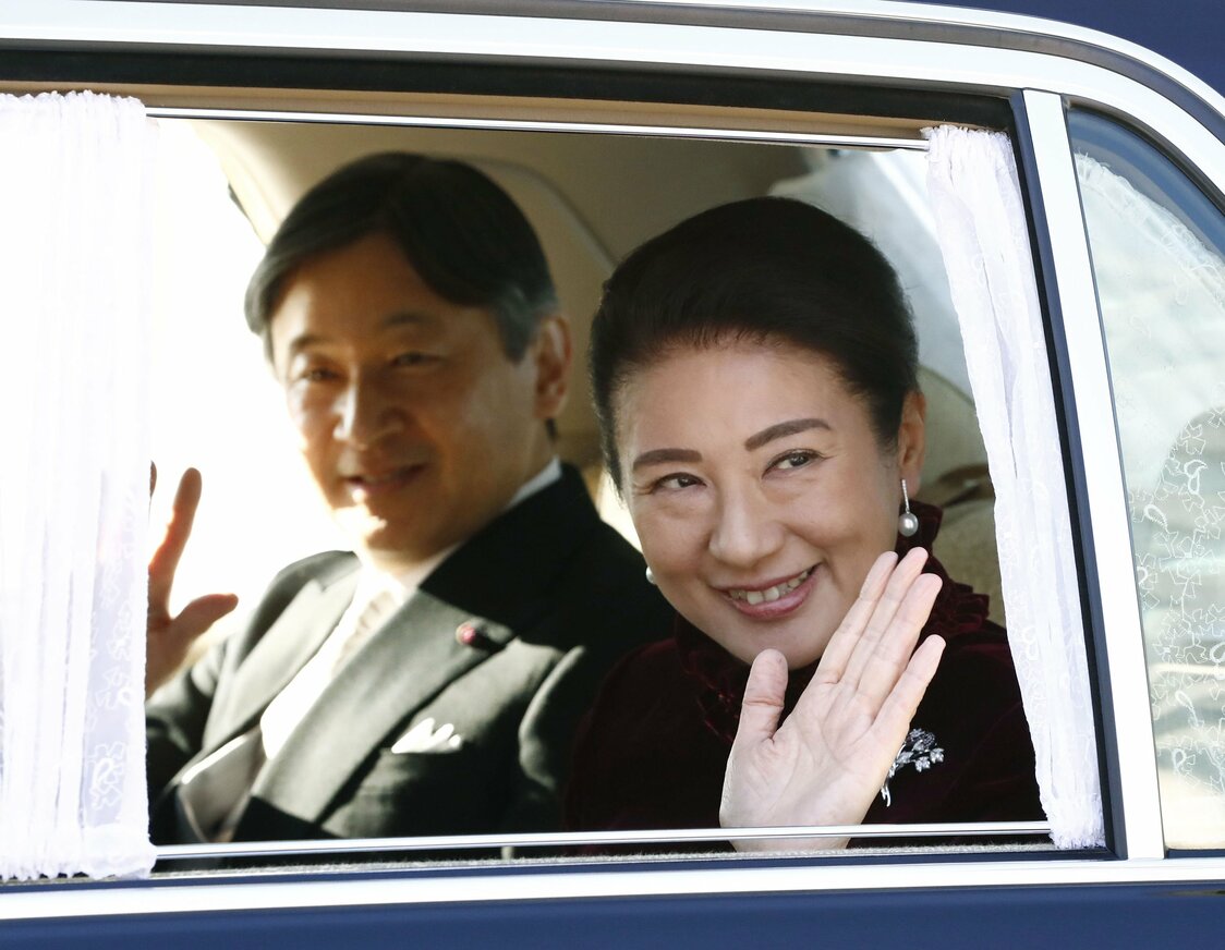 皇后陛下となった雅子さま＝2019年1月2日、皇居・半蔵門（時事）