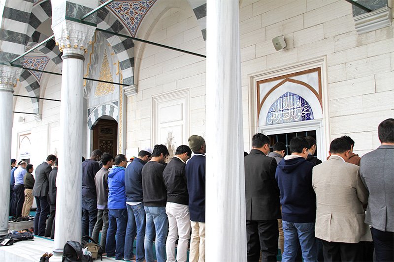 صلاة الجمعة من جامع طوكيو