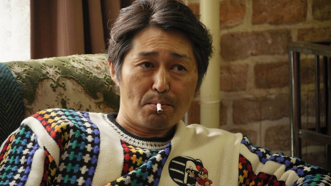 雅代の父でホテルの創業者、大吉（安田顕）。甲斐性がなく妻に逃げられる　©桜木紫乃/集英社 ©2020映画「ホテルローヤル」製作委員会