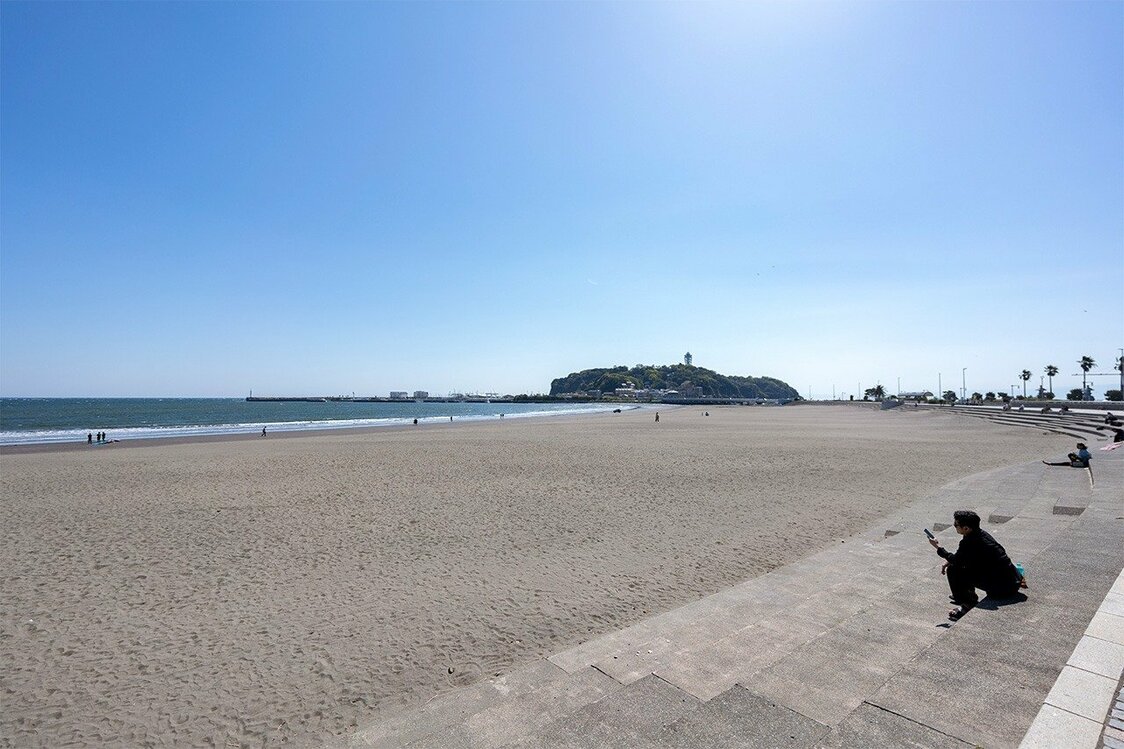 Enoshima desde la playa Koshigoe. (© Benjamin Parks)