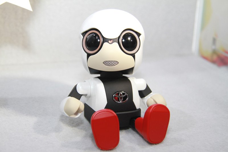 Toyota Motor exhibited Kirobo Mini, a communication robot that can fit in a cup holder in automobiles. The robot can record the preferences and memories of users and reflect them in future conversations. Kirobo Mini has a suggested retail price of ¥39,800 (excluding consumption tax) and is scheduled to appear in Toyota dealerships throughout Japan in 2017.
