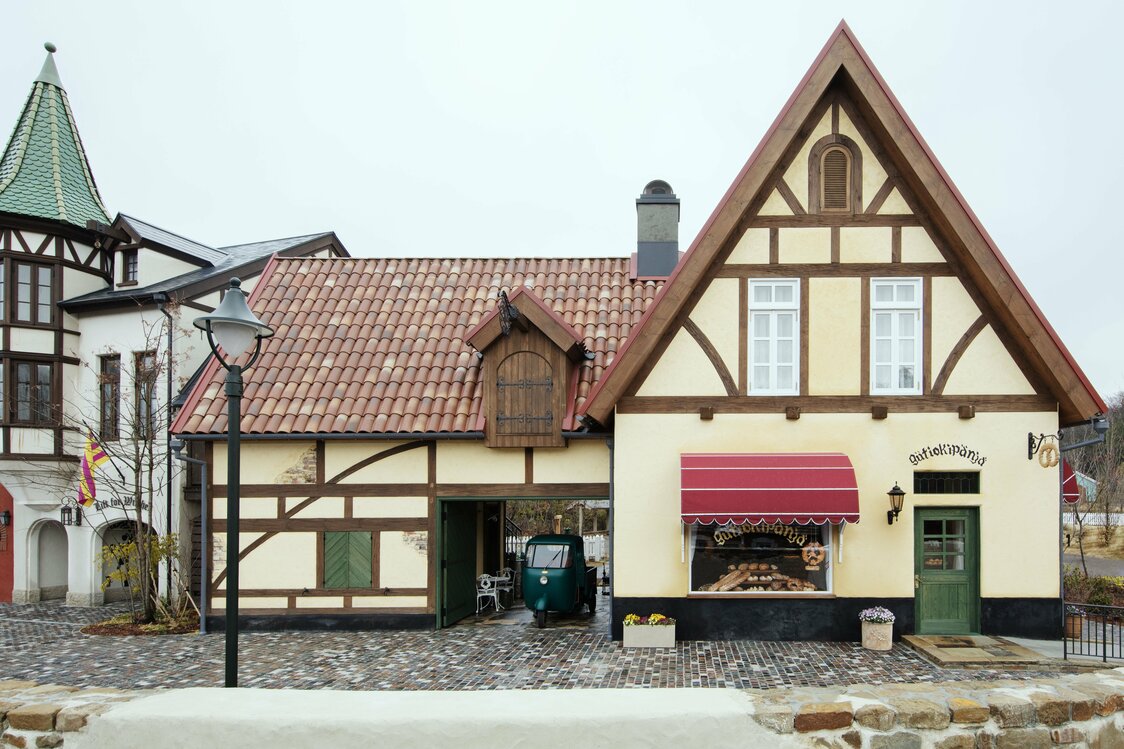 La panadería Gūchokipanya vende pan y dulces, algunos directamente inspirados en especialidades regionales de la prefectura de Aichi. © Studio Ghibli