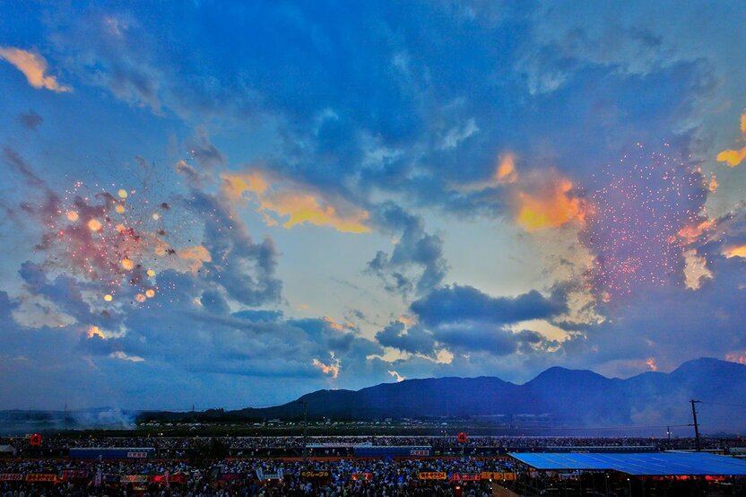 Daytime Starmine fireworks (fired in quick succession).