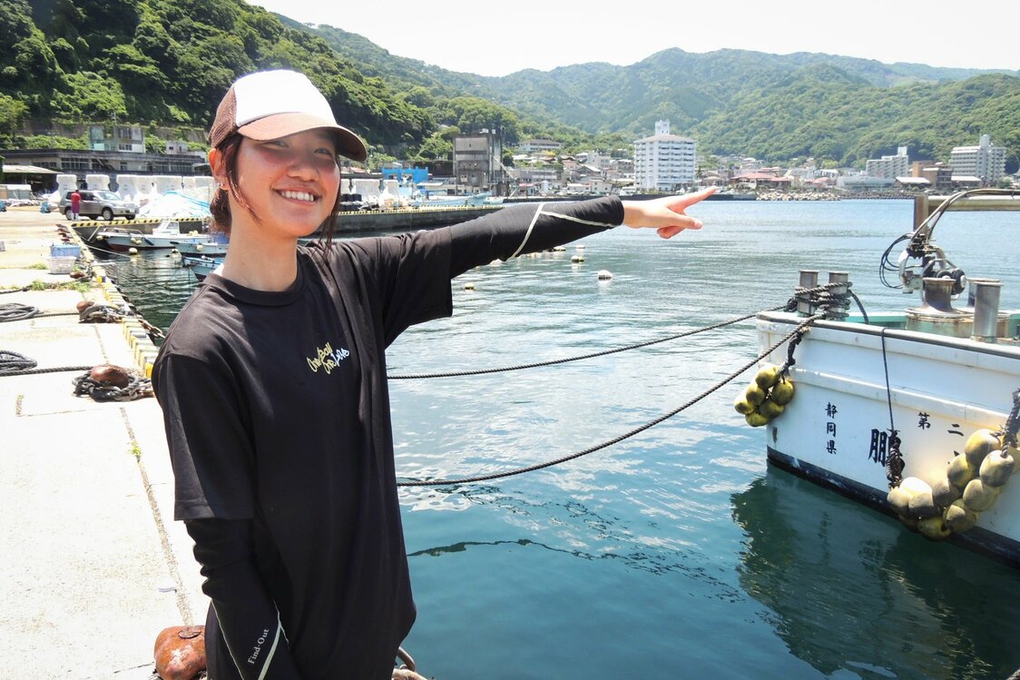 浦田干活非常麻利，已成为纲代渔港一道靓丽的风景线（图片：作者）
