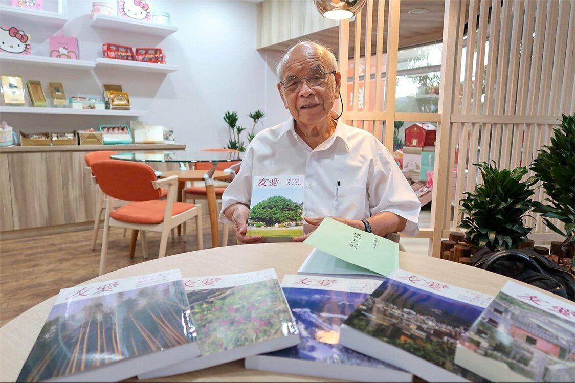 現任代表張文芳。2015年，其負責營運的友愛會，以及長年致力於台日交流的功績受到認可，而獲頒旭日雙光章（筆者攝影）