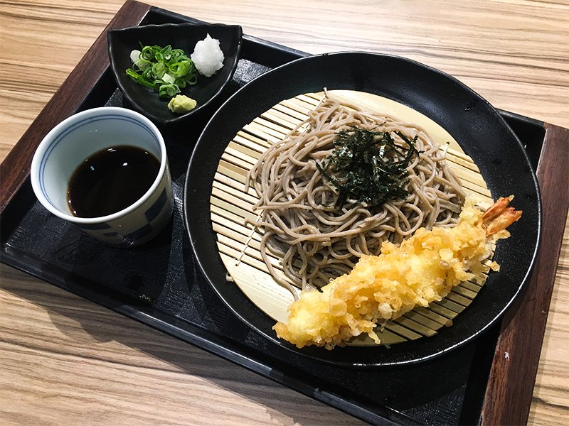 海老天婦羅盛蕎麥麵（提供：大洞敦史）